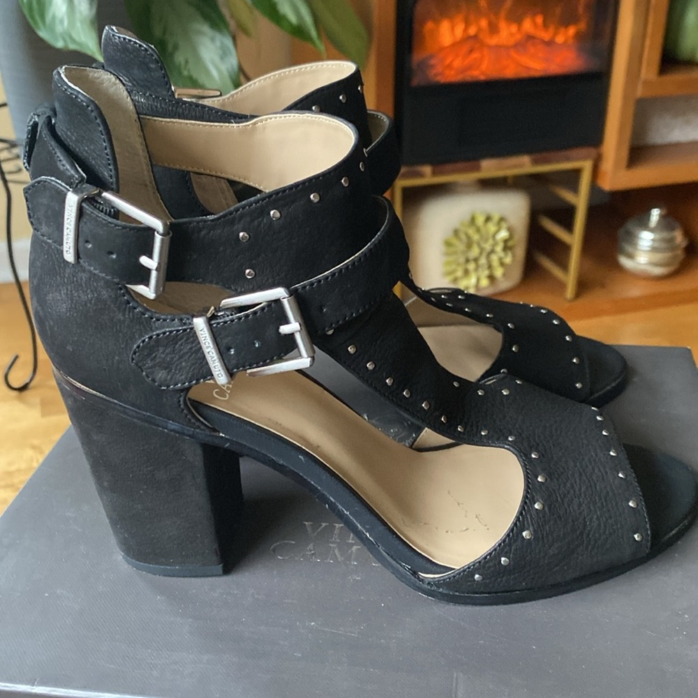 VINCE CAMUTO BLACK HEEL